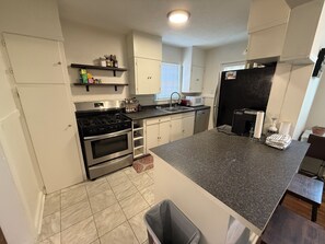Private kitchen - Gold House (Jackson)