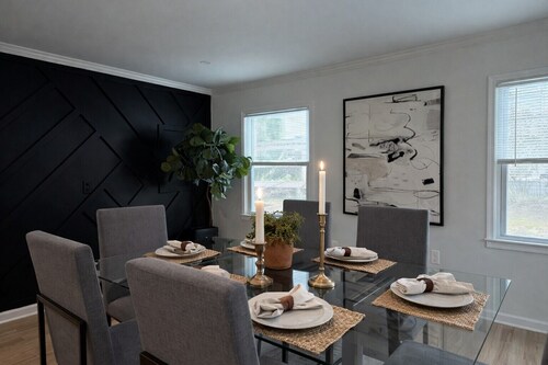 Upper Westside Retreat House 2 bedroom  Backyard  Covered Parking