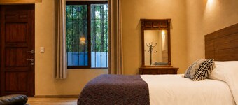 Fully Equipped Private Suite with Garage and Private Entrance, Very Close to Downtown Pátzcuaro