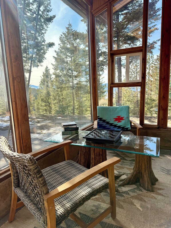 المنشأة من الداخل