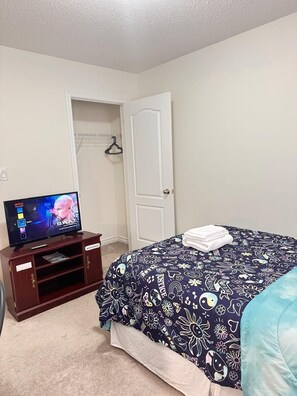 1 bedroom, iron/ironing board, WiFi, bed sheets - Nice Cozy Room in Thorold, close to Niagara Falls (Thorold)