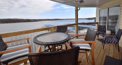 Ledges 1029 Walk-in unit Main Channel View,Shaded Deck, 2 Pools, Beach,Boat slip