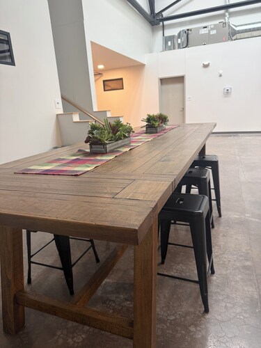 Charming 2-bedroom Loft apartment with many amenities in Davenport