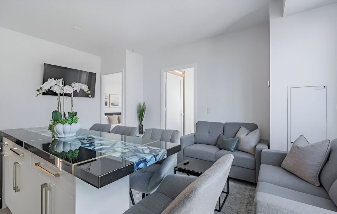 Family Suite, 3 Bedrooms, City View | Living area