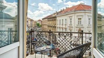 Studio Deluxe - balkong - utsikt mot staden | Interiör