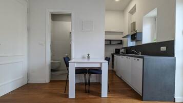 Superior studio, terras, uitzicht op de binnenplaats | Dineren