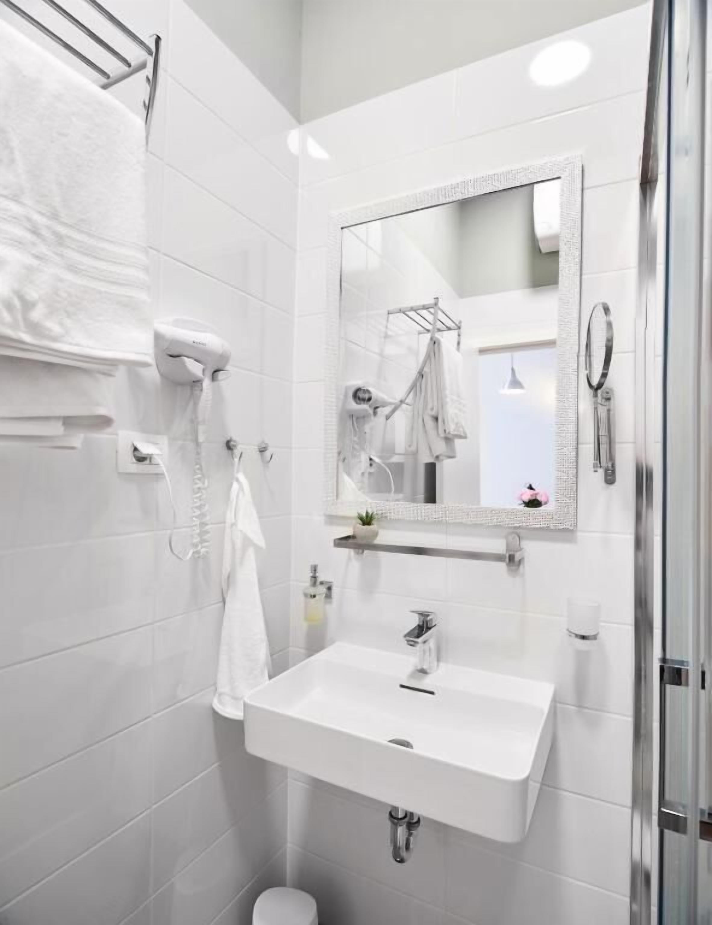 Estudio Confort, vista a la ciudad | Baño