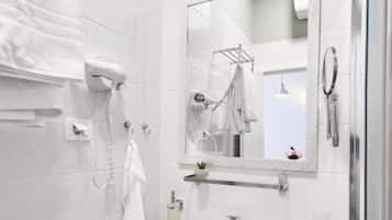 Estudio Confort, vista a la ciudad | Baño