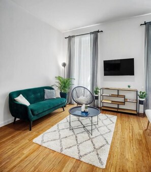 Estudio Confort, vista a la ciudad | Área de sala de estar