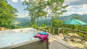 Outdoor dining - Hidden Gem in the Smokies - Awenasa (Franklin)