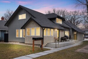 Exterior - Designer 4 BR | Roof Deck, Fire Pit, Walk to Aggie (Manhattan)