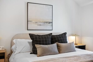 4 bedrooms, desk, iron/ironing board, travel cot - Designer 4 BR | Roof Deck, Fire Pit, Walk to Aggie (Manhattan)