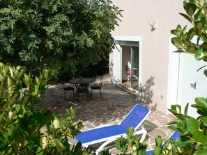 تناول الطعام بالخارج