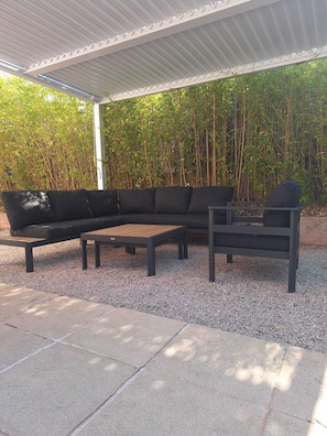 Terrace/patio - Villa in a quiet, residential neighborhood at the foot of the Esterel mountains. Beach 3 km away (Saint-Raphaël)