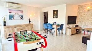 Game room - House with large terrace in Nice (Nice)