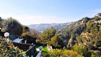 House with large terrace in Nice
