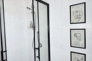 Ducha, bidé y toallas