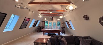 Private Farmhouse Retreat on 2.6 Serene Acres with Private Fitness Studio