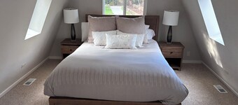 Private Farmhouse Retreat on 2.6 Serene Acres with Private Fitness Studio