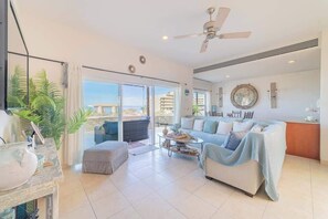TV, offices - Oceanview home Puerta Cortes golf cart Included (La Paz)