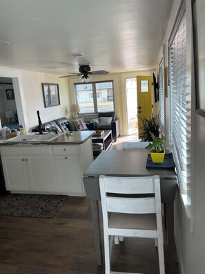 المنشأة من الداخل