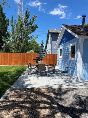 تناول الطعام بالخارج