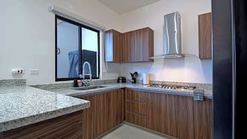 Fridge, microwave, stovetop