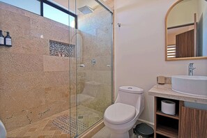 Shower, towels, shampoo - Luxury Family Communal   Pool Terraces City Views (La Paz)