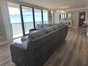 TV - NEW Beachfront +GLASS+VIEW in 2MASTER Suites +BUNK ROOM+FREE BeachChair 702East (Panama City Beach)