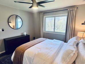 4 habitaciones, escritorio, wifi y ropa de cama 