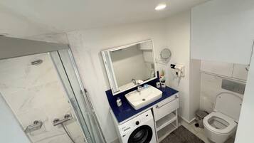 Comfort Apartment, Balcony, Sea View | Bathroom | Slippers