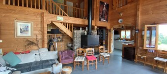 Large chalet with wooded grounds and private tennis court - spectacular panoramic view