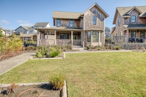 Exterior - NEW! 10 min. Walk to Town & Beach, PVT Hot Tub + Fenced Yard, Bikes, Fire-pit (Pacific Beach)