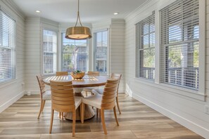 Dining - NEW! 10 min. Walk to Town & Beach, PVT Hot Tub + Fenced Yard, Bikes, Fire-pit (Pacific Beach)