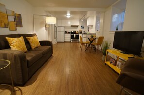 Living area - Capitol Hill 1 BR/1BR  with Free Parking (Seattle)
