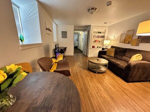 Living area - Capitol Hill 1 BR/1BR  with Free Parking (Seattle)