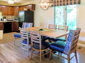 Dining - Recently renovated 2-bedroom condo with AC in tranquil Massanutten Resort. (Massanutten)