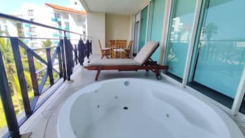 Bain à remous extérieur