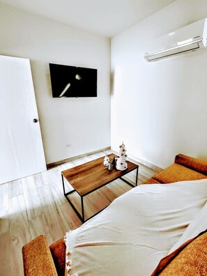 Living area - Dushi Pad | Near Eagle Beach | Cosy for 2 I AC (Noord)