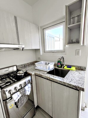 Private kitchen - Dushi Pad | Near Eagle Beach | Cosy for 2 I AC (Noord)