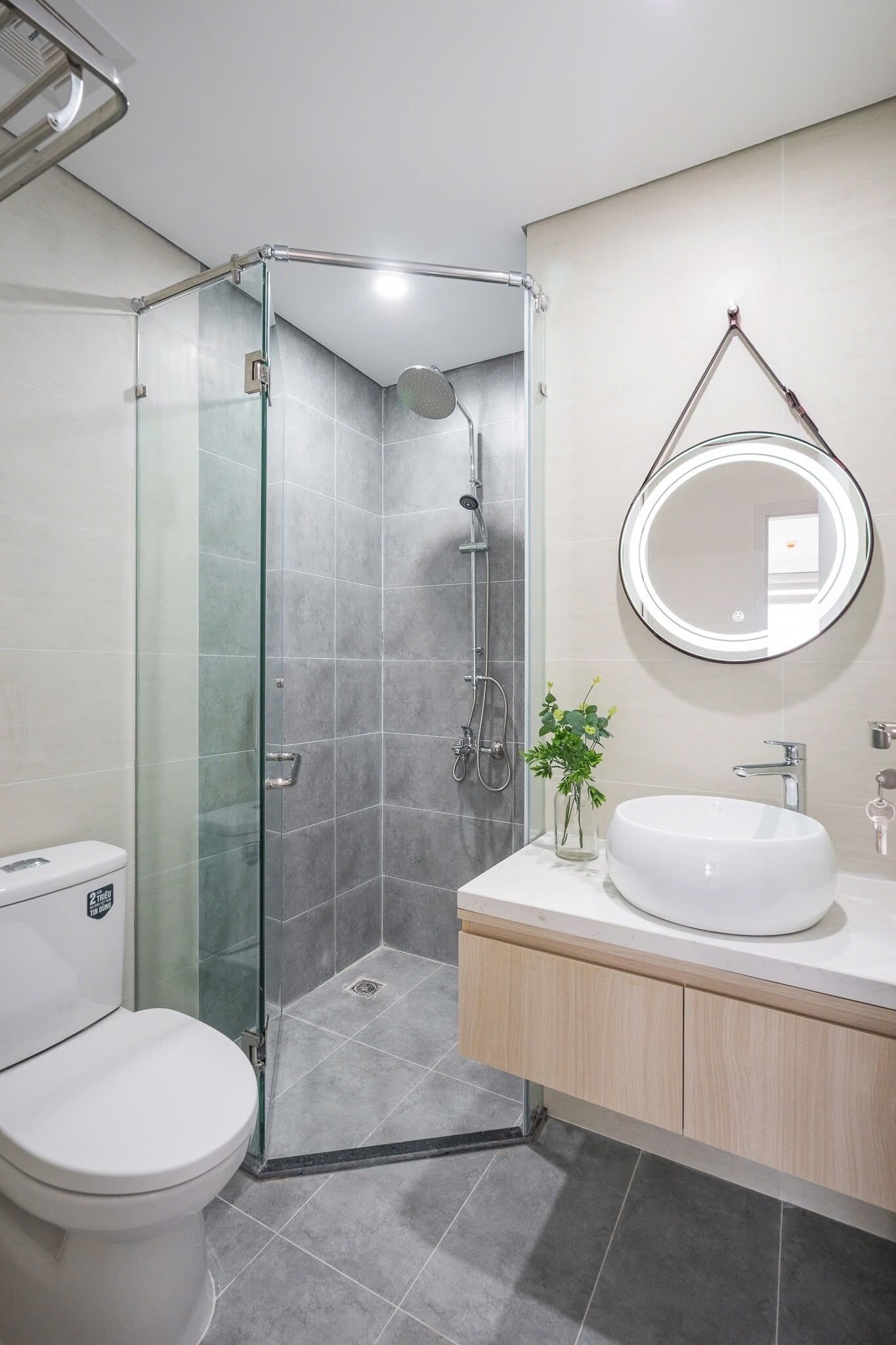 Premier Apartment, 2 Bedrooms, Balcony, City View | Bathroom | Shower, hydromassage showerhead, free toiletries, hair dryer