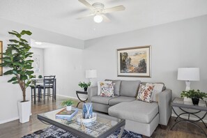 Living area - Coleman's Serene Seventeen (Lubbock)