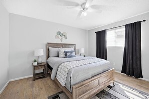 2 bedrooms, iron/ironing board, WiFi, bed sheets - Coleman's Serene Seventeen (Lubbock)