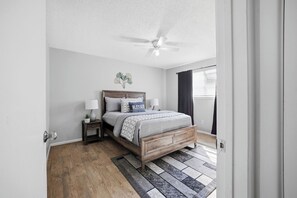 2 bedrooms, iron/ironing board, WiFi, bed sheets - Coleman's Serene Seventeen (Lubbock)
