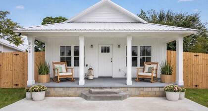 North Boulevard Breeze Stylish New Home Near Beaches & Historic District