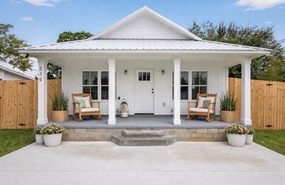 North Boulevard Breeze Stylish New Home Near Beaches & Historic District