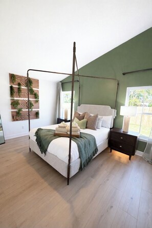 3 bedrooms, iron/ironing board, WiFi, bed sheets - North Boulevard Breeze Stylish New Home Near Beaches & Historic District (St. Augustine)