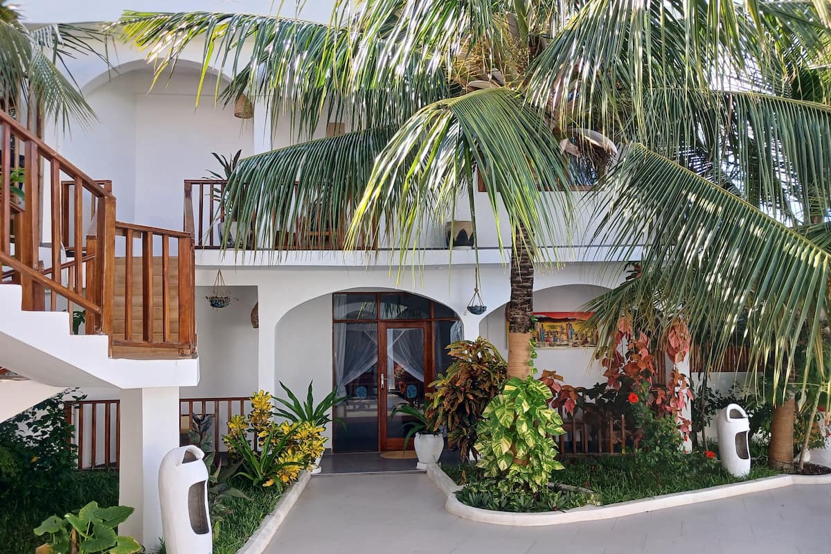 Familieværelse - 1 kingsize-seng - balkon - udsigt til pool