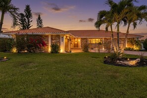 Exterior - Canalfront 3BR Heated Pool With Boat Lift (Punta Gorda)