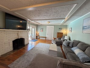 Living area - "Oasis" Historic Beachside Cottage 3/2 – Steps to Sand! (Indian Rocks Beach)